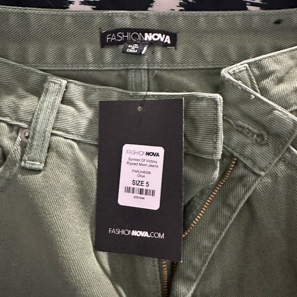 FASHION NOVA Mom Jeans 🔔 - Picture 4 of 4